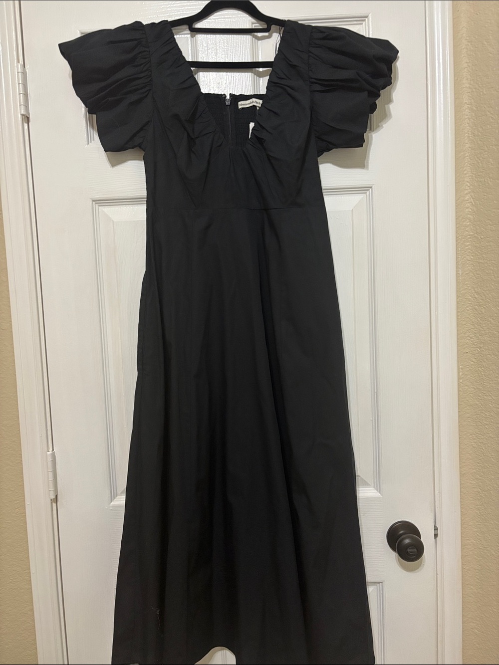 Abercrombie & Fitch Black Ruffled V-Neck Midi Dress with Puff Sleeves